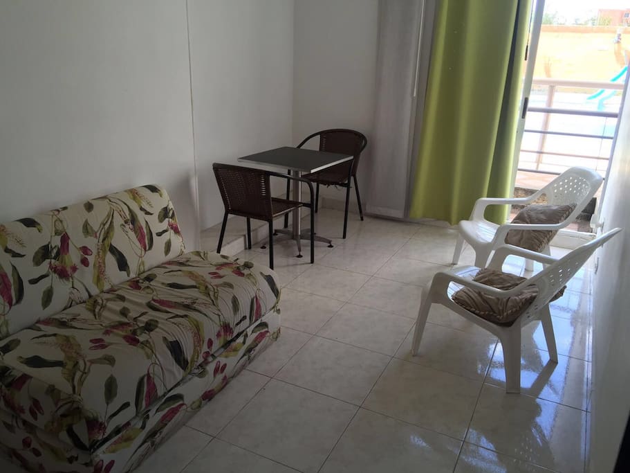 Sala comedor y balcón