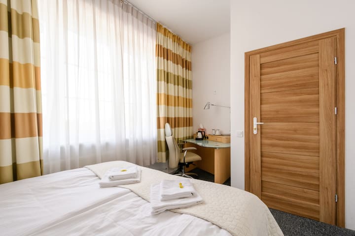 404rooms managed Airbnb listing 2