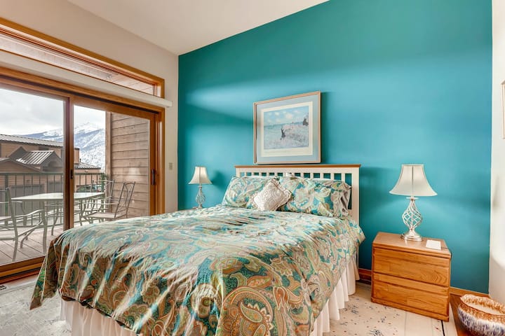 Camera da letto 1- Recentemente abbiamo aggiornato questo aspetto a un letto king-size DreamCloud.