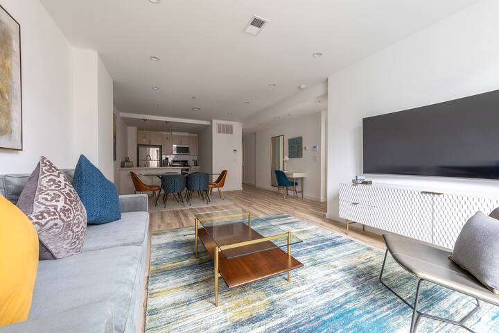 Lavish 3BR Retreat w Private Rooftop Deck Near NYC gallery image 5