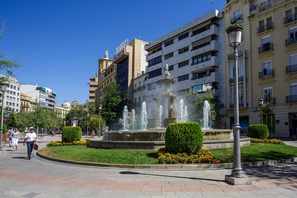 "Fuente de las Batallas", situada al lado del piso.