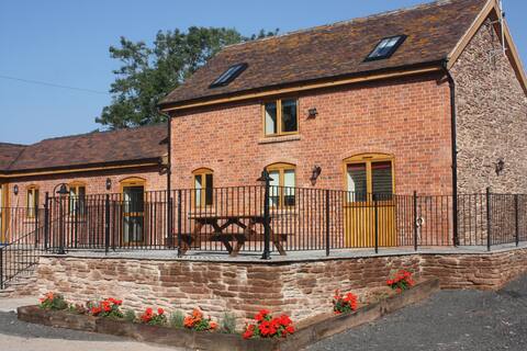 The Stables sleeps 6,close to Bredenbury Court