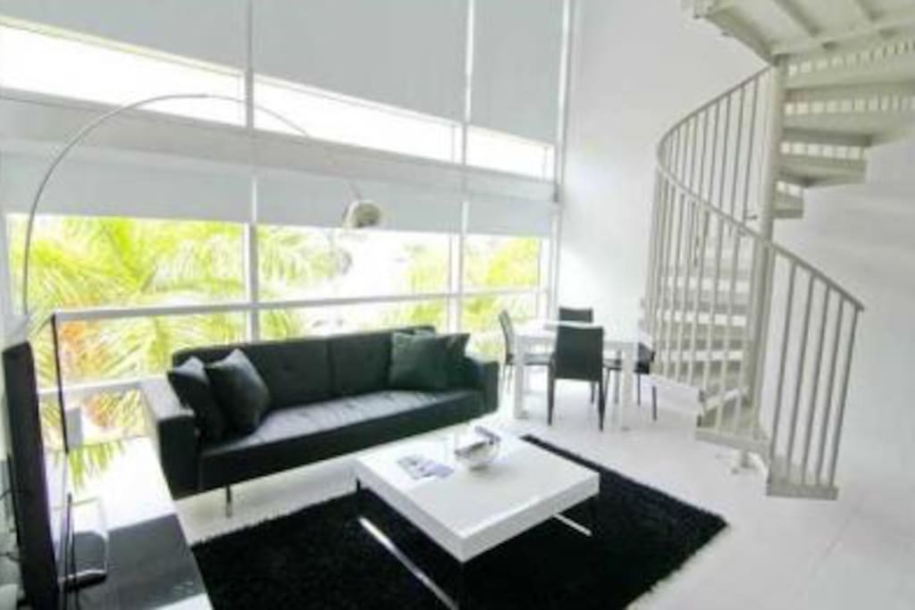 Living Area / Dining Table