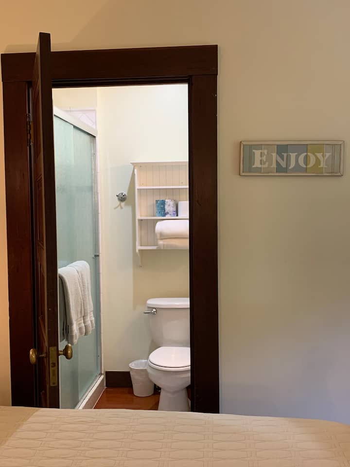 The Morning Glory Suite bathroom