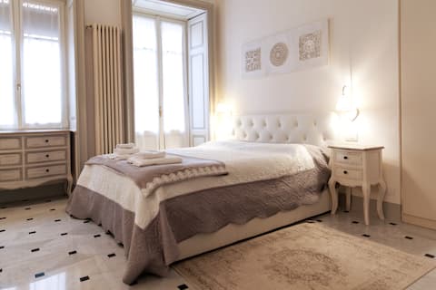 THE COMO SECRET GARDEN charming apt old town