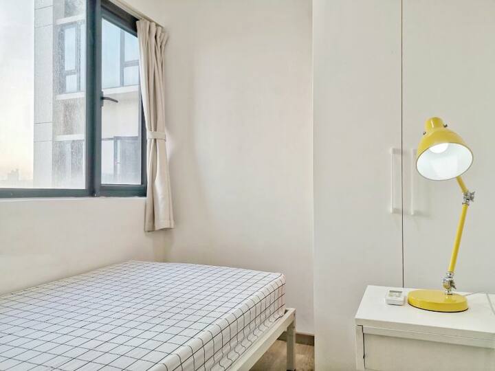 金地龙城中央二期（龙岗中心城，龙城广场地铁站）小区合租房  无中介费无佣金