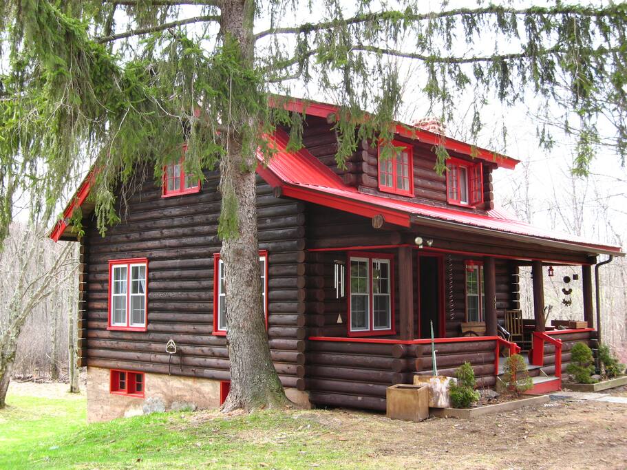 ADORABLE CATSKILL LOG HOME ON RIVER Cabins for Rent in Jeffersonville, New York, United States