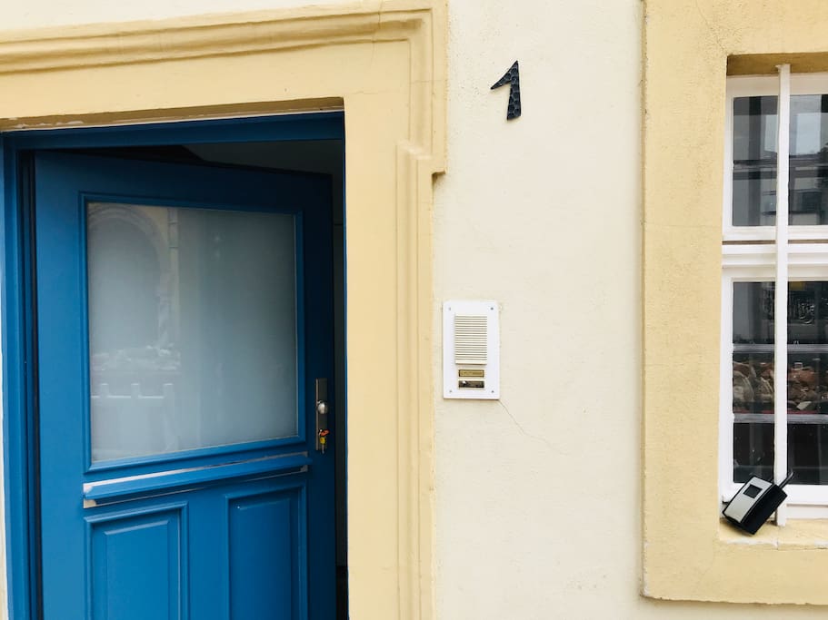 Unsere blaue Haustüre //
our blue doorstep :-)