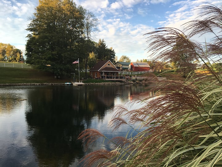 Cozy Cabin by the Pond