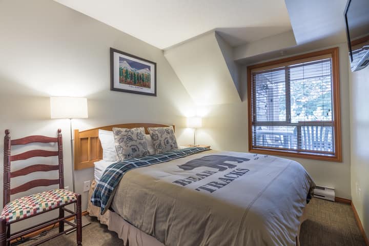 מיטה זוגית רחבה