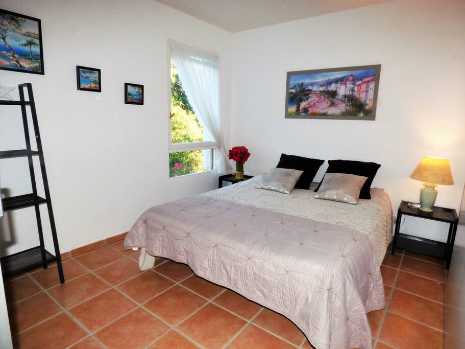 Chambre donnant sur terrasse
