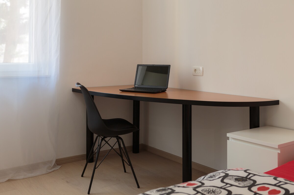 Meza ya kufanyia kazi