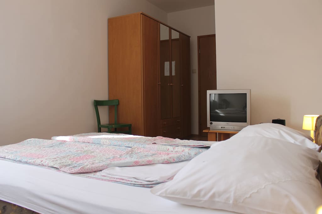 Basic triple bedroom