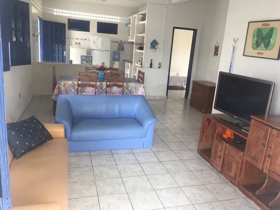 TV COM TELA PLANA E ANTENA PARABÓLICA