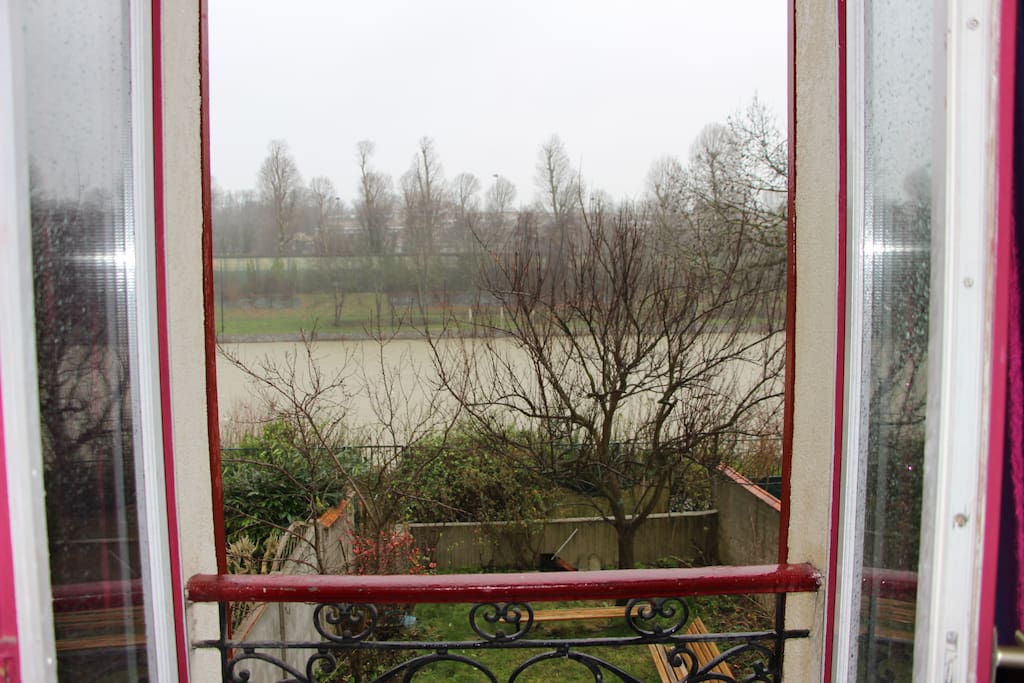 Vue sur la Marne et jardin