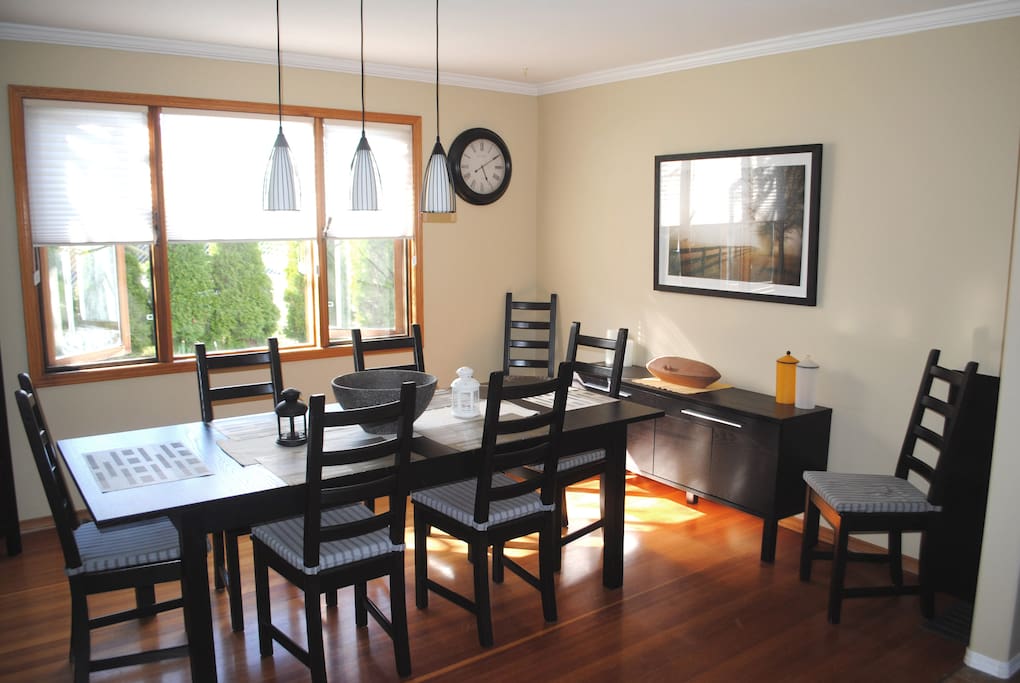 Full dining room