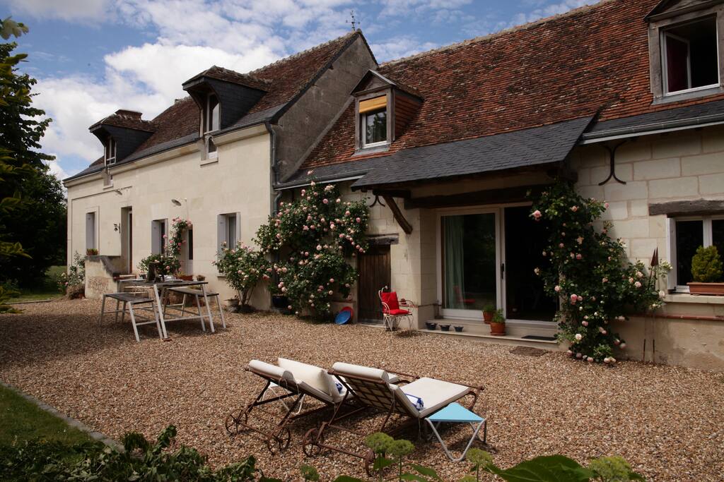 South terrasse with sunbeds waiting for you!