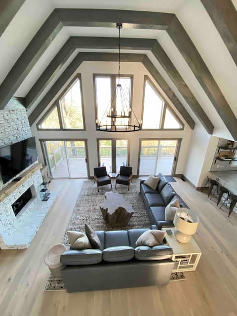 Successful Airbnb property: Mountain home with stunning views! in Glenville