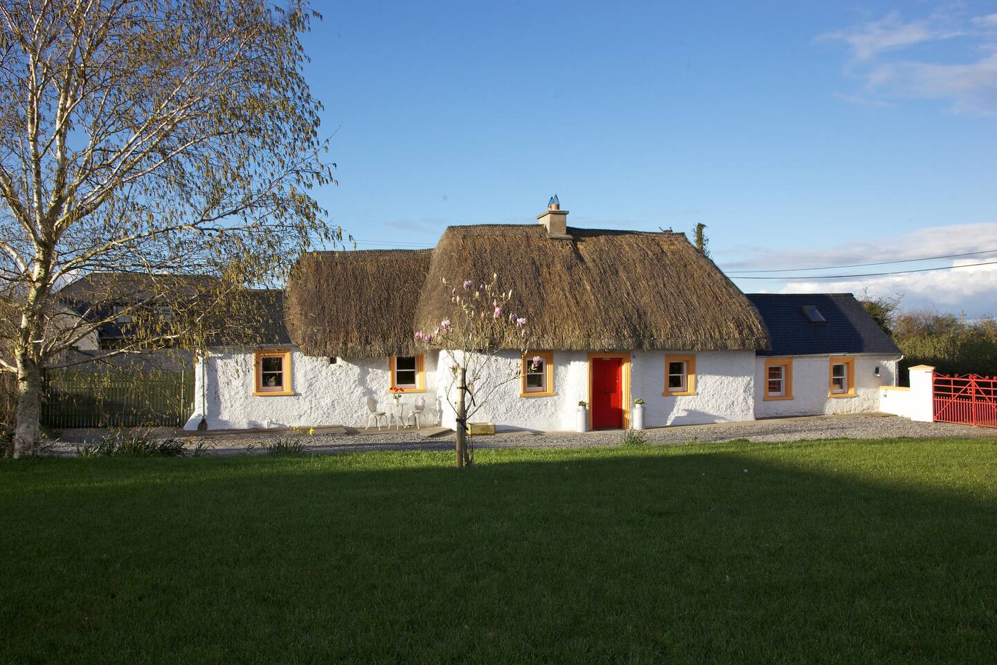 C17th Thatched Cottage Authentic Comfort Relax Cabins For Rent