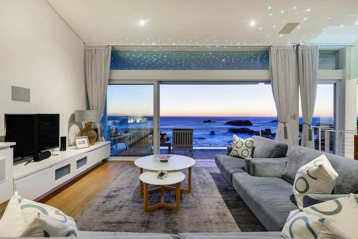 Exclusive Camps Bay Villa On The Edge Of The Ocean - Camps Bay