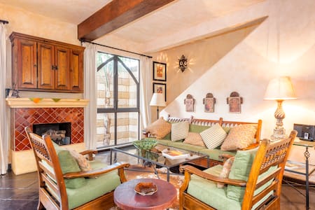 2 bedroom, 2.5 bath Casa Azteca, Historical Center