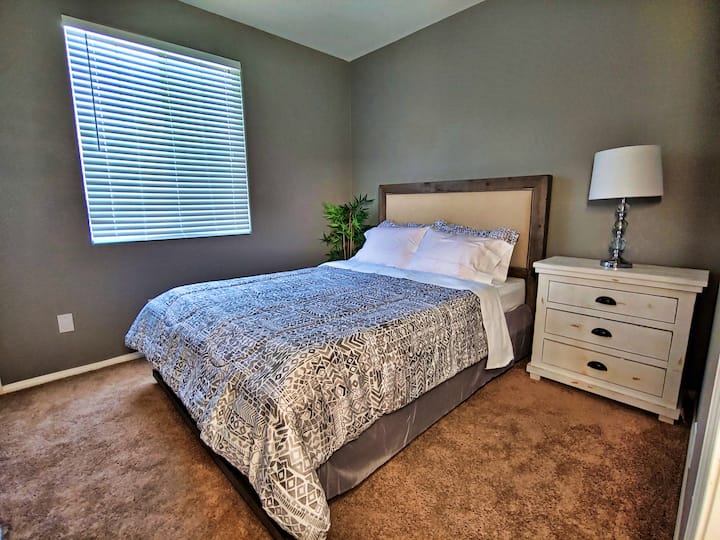 Second bedroom with Queen size bed