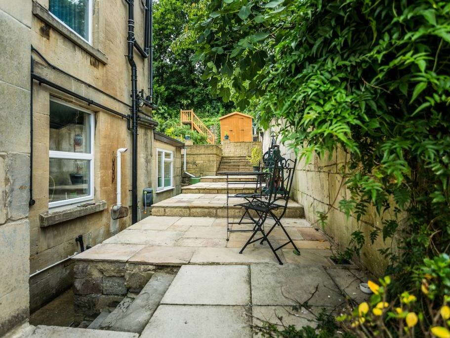 The side path leading to the garden