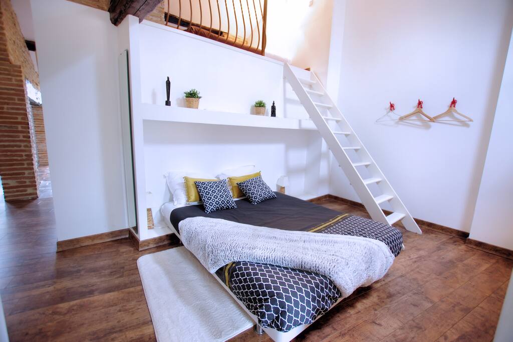 L'un des 3 lits doubles, le lit doré