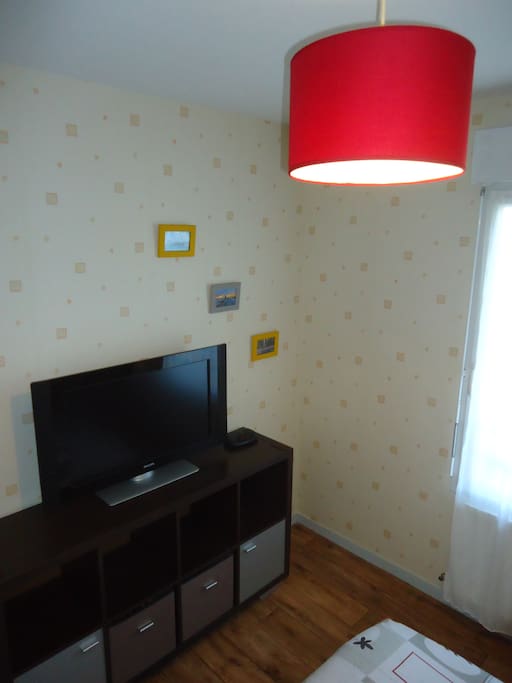 Téléviseur HD 81 cm + Wifi gratuite