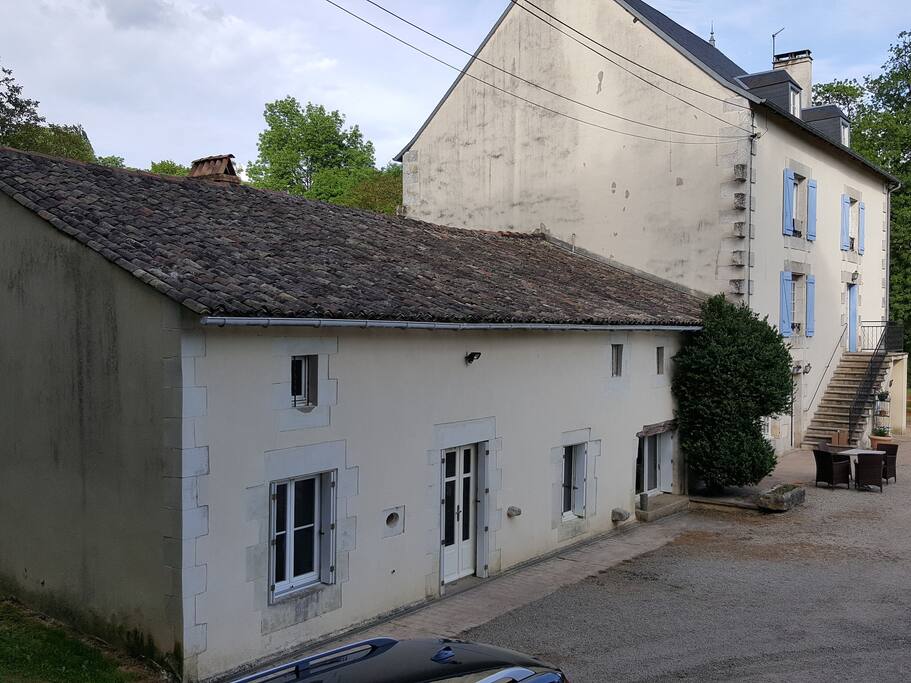 Un accès privatif depuis l'aile du moulin