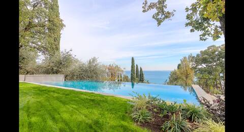 VILLA MICHELLE - Amazing view- Pool- Beach front