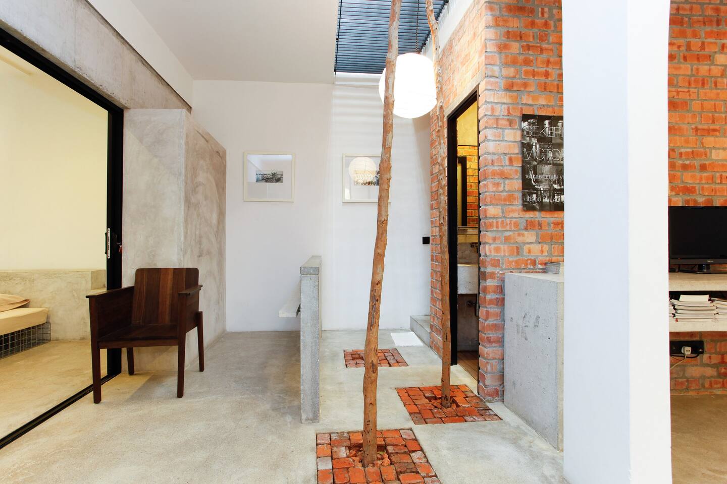 5 B/R Brickhouse With Rooftop in KL