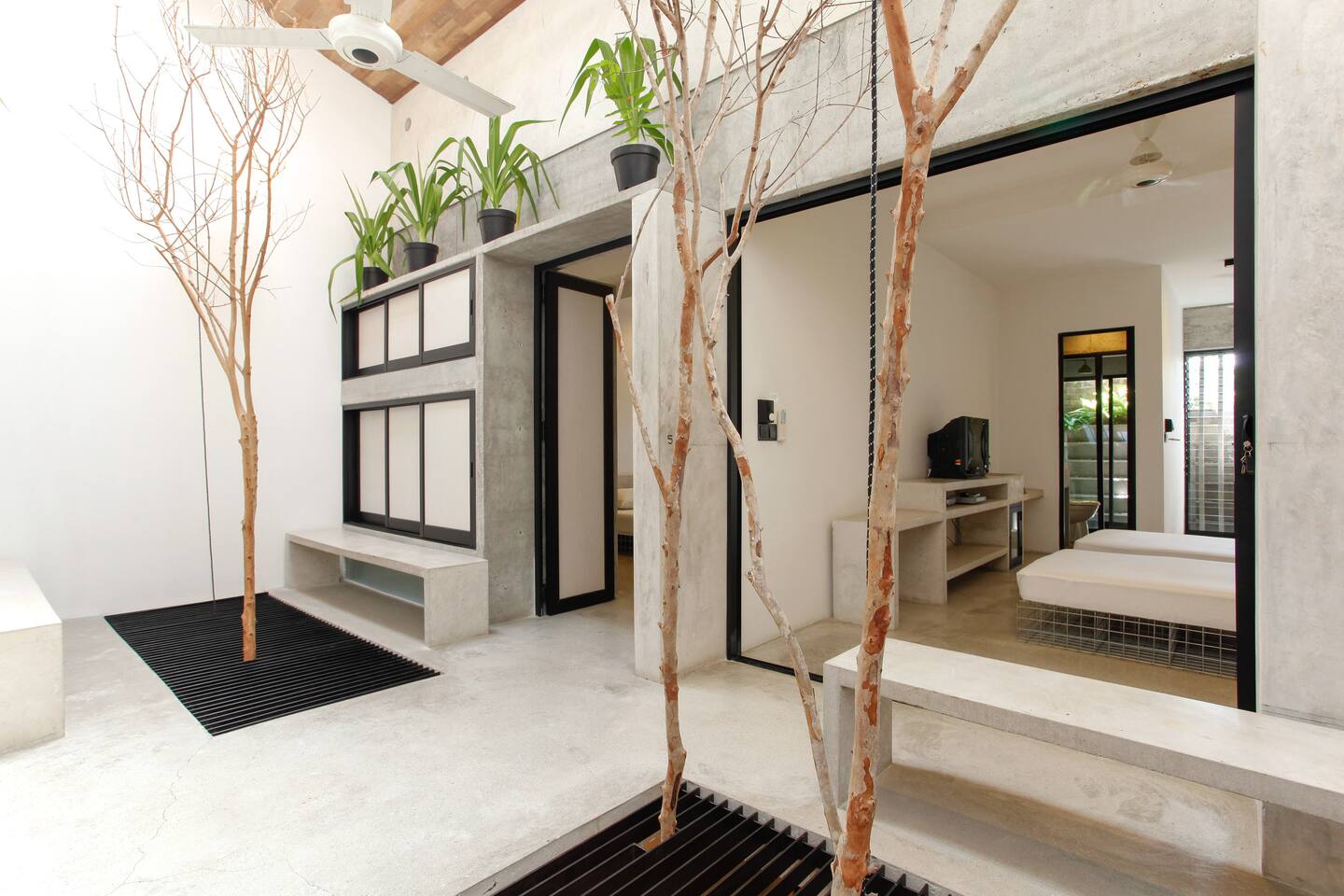 5 B/R Brickhouse With Rooftop in KL