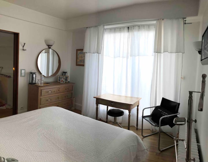 Sovrum på 9: e våningen ( Dupleix ) med kontorsutrymme och terrass .