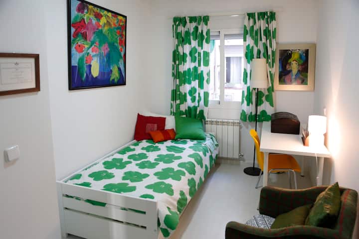 Lovely bright room in the heart of Madrid