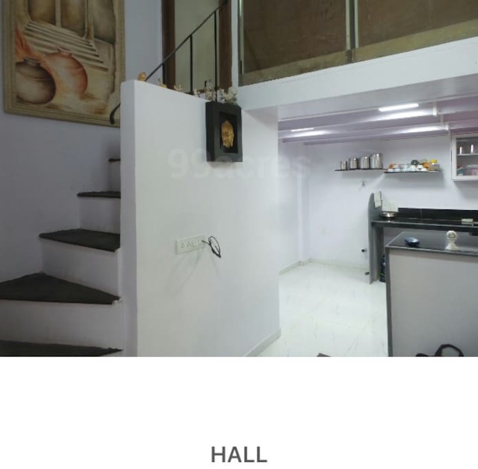 A grand cute studio apartment on 2 levels.
