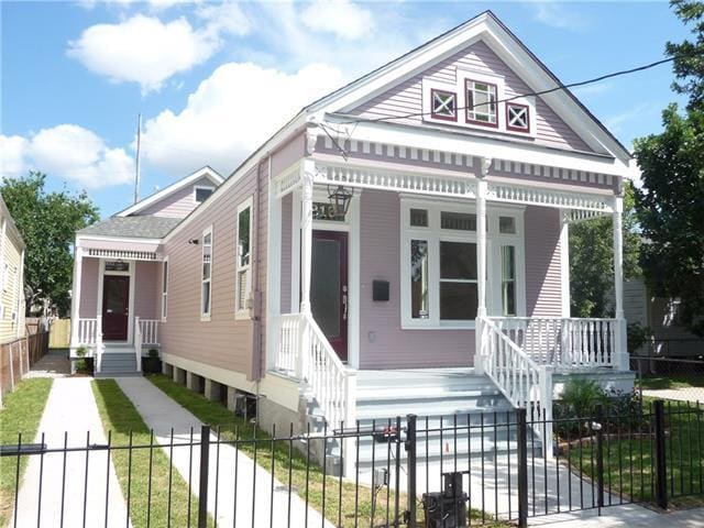 Walk to Jazz Fest from this Bayou St. John Beauty!
