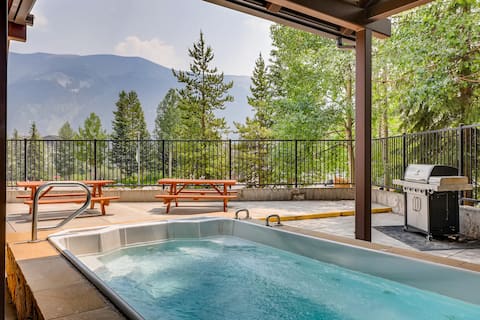 ♥ True Ski In/Out Luxury Condo w/ fireplace, views