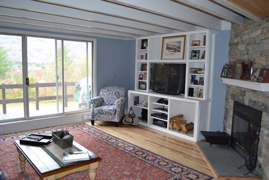 Open living area with view of Okemo.