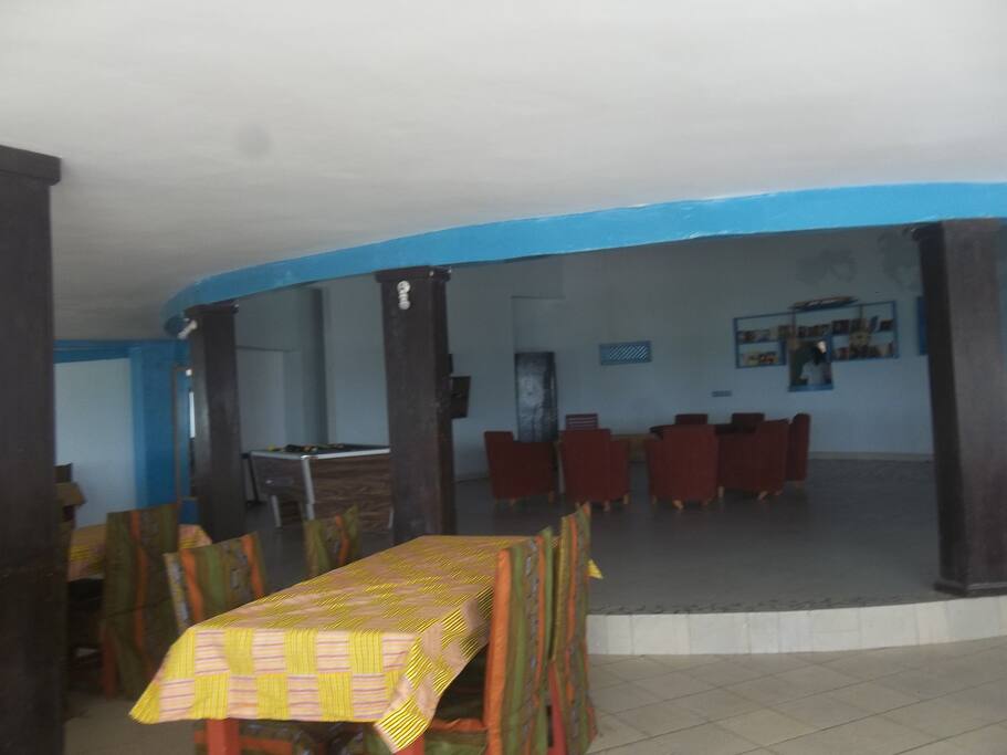RESTAURANT ET SALLE DE TV