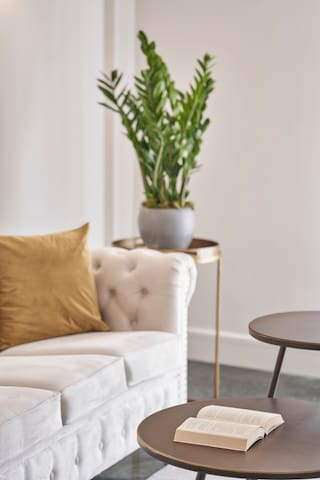 Chic n Bright 3Bd Apt with Hilton View