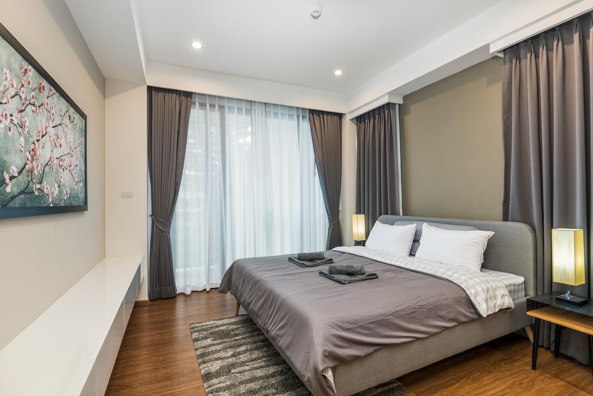 ชั้น 3 ห้องนอนที่ 6 พร้อมเตียงคิงไซส์