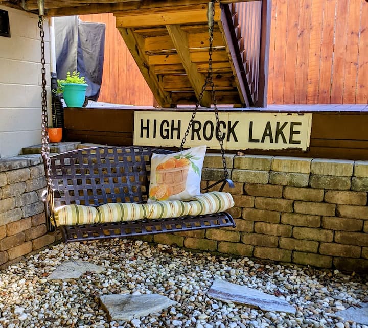 High Rock Lake Vacation Rentals & Homes North Carolina, United States