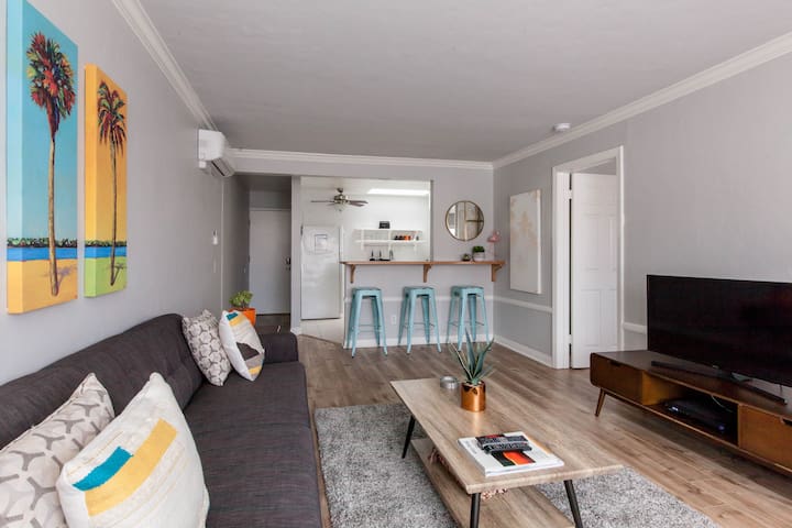 Bright Beachy Downtown Loft
