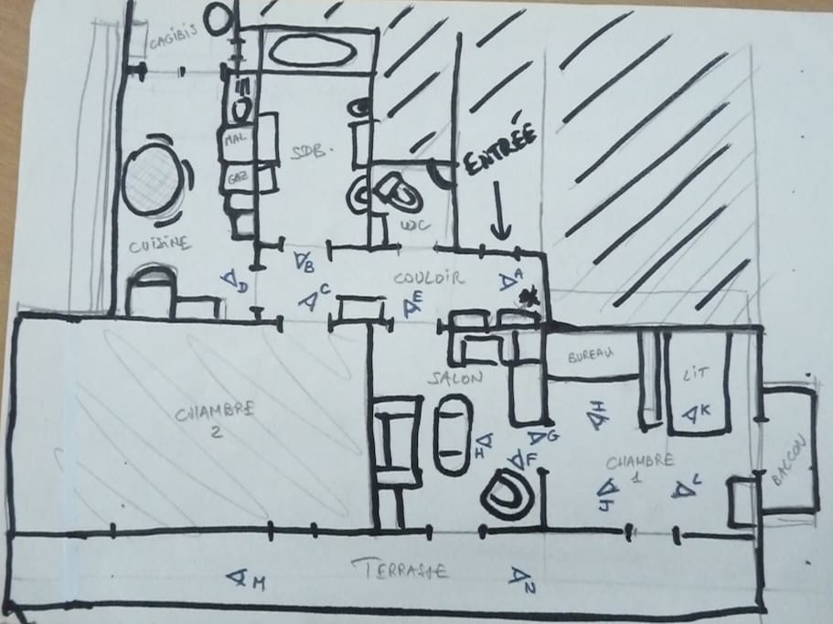 Plan général ; c'est la chambre 1 qui vous est réservée, mais en réalité elle va avec le salon (il y a un petit salon dans la chambre 2 !).