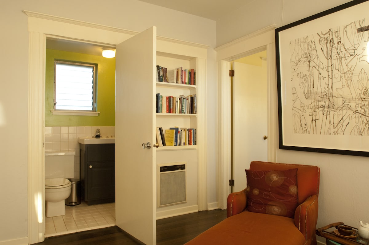 Popular Airbnb listing: Secret Garden Cottage in Alameda