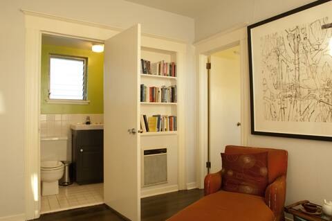 Popular Airbnb listing: Secret Garden Cottage in Alameda