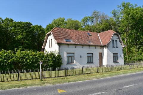 Authentically restored hunting lodge by the forest