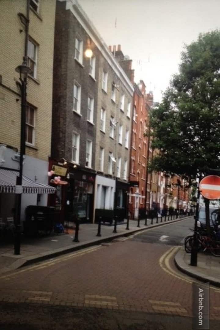 Superior one bedroom Flat, raised ground floor