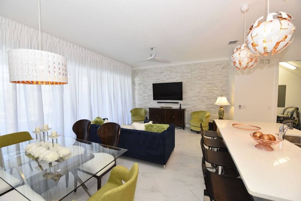 Dining Room,Indoors,Room,Corridor,Couch